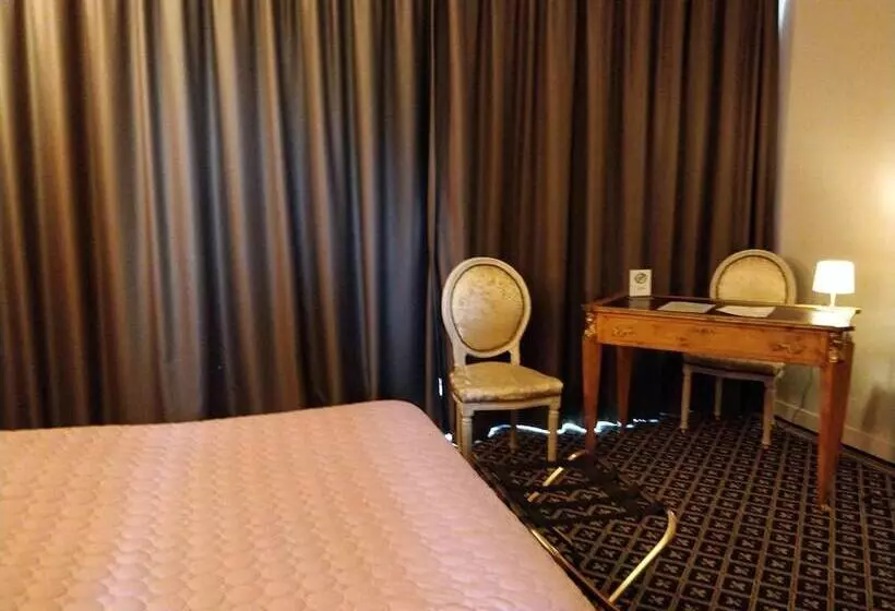 Отель Fleur De Lys