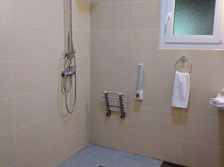 Отель Fleur De Lys