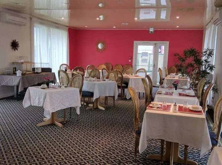 Отель Fleur De Lys