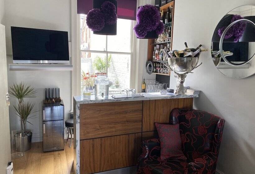 فندق Hastings House