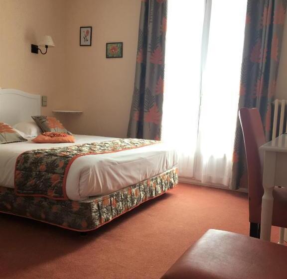 Отель Hôtel Restaurant Le Grillon