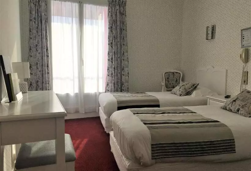 호텔 Hôtel Restaurant Le Grillon