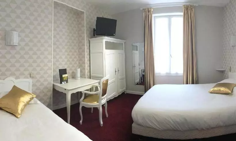 호텔 Hôtel Restaurant Le Grillon