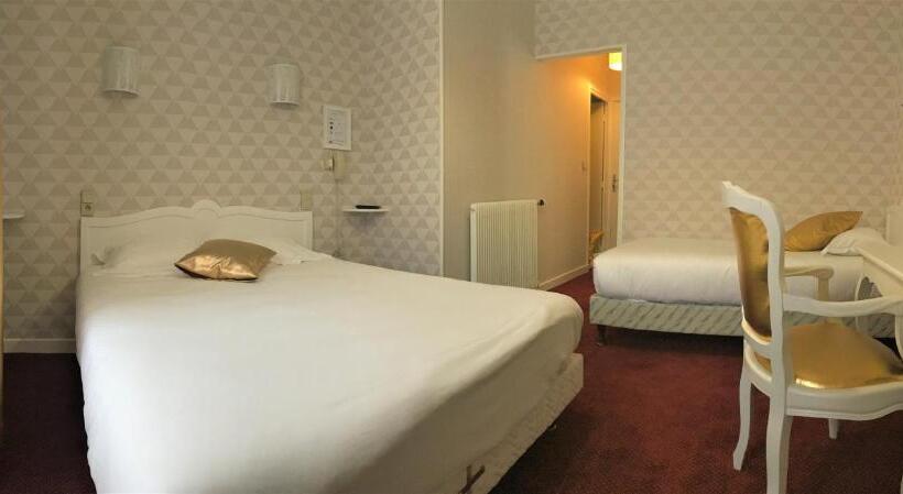 Отель Hôtel Restaurant Le Grillon