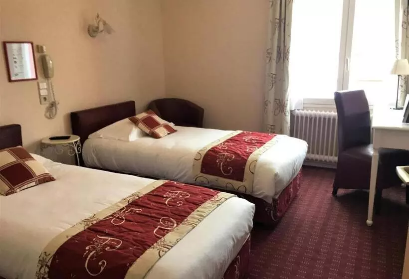 호텔 Hôtel Restaurant Le Grillon