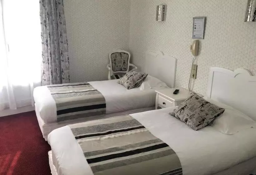 호텔 Hôtel Restaurant Le Grillon