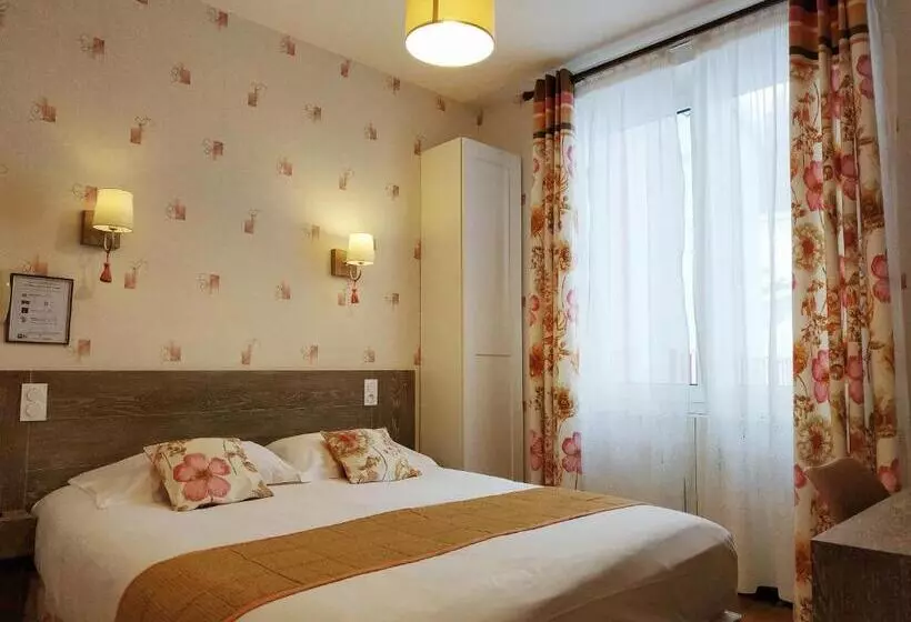 호텔 Hôtel Restaurant Le Grillon