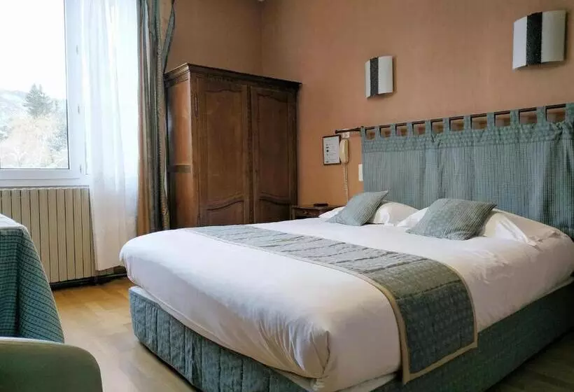 호텔 Hôtel Restaurant Le Grillon