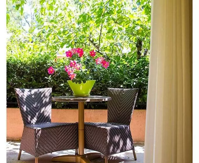 Отель Le Carré D Alethius Logis Hôtel Restaurant