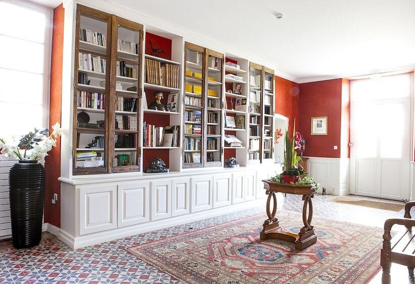 Отель Le Manoir De La Jahotière