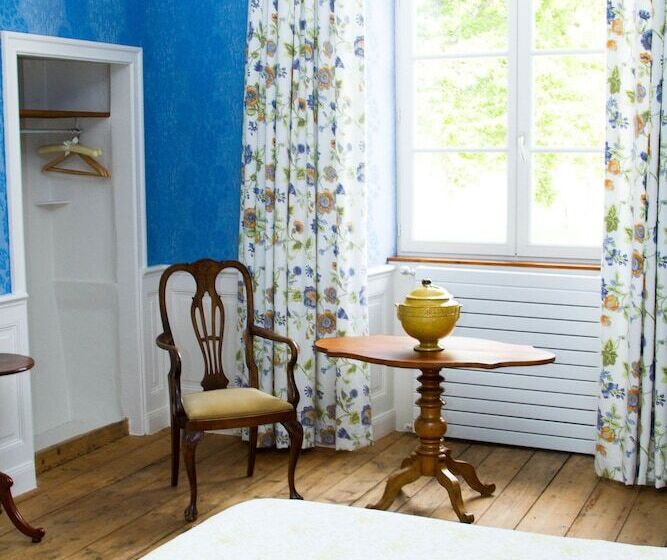 Отель Le Manoir De La Jahotière