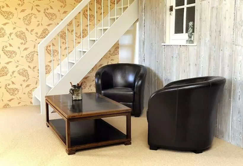 Отель Le Manoir De La Jahotière