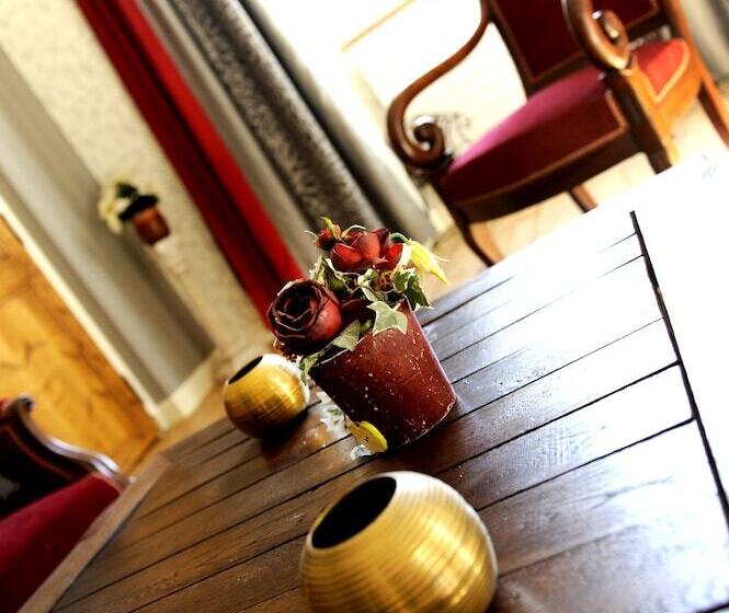 Отель Le Manoir De La Jahotière