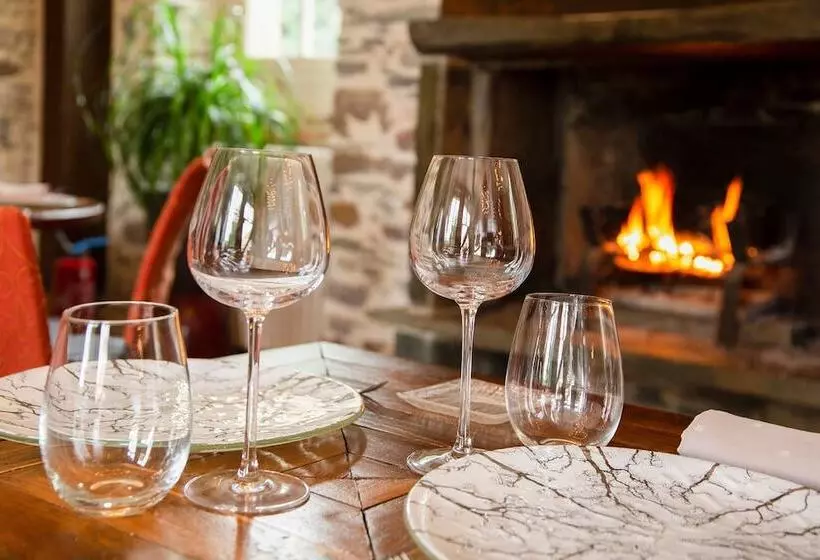 Отель Le Manoir De La Jahotière