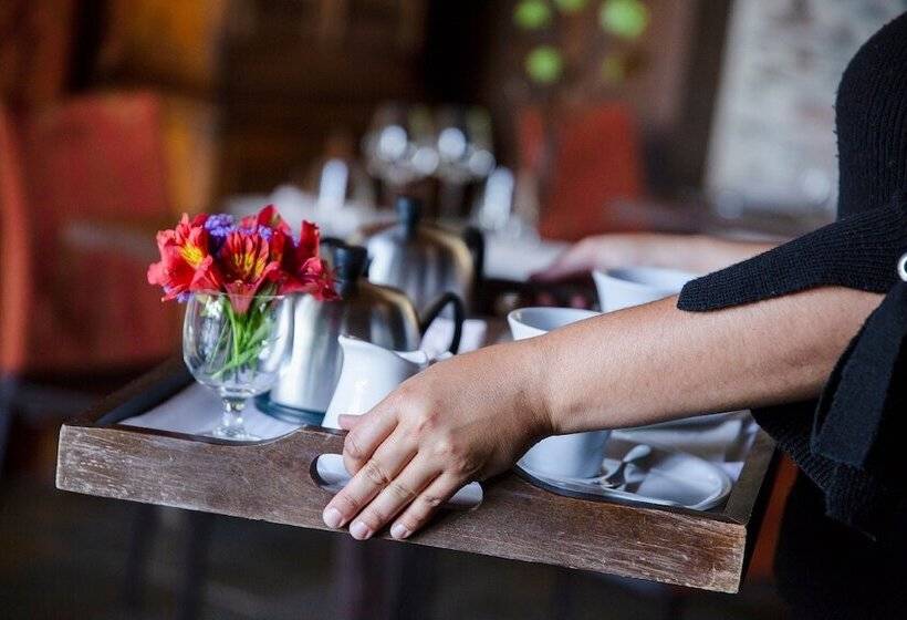 Отель Le Manoir De La Jahotière