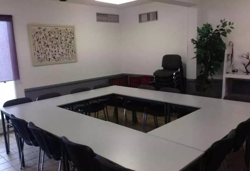 Contact Hotel Le Sud Montpellier Aéroport Parc Expo Arena