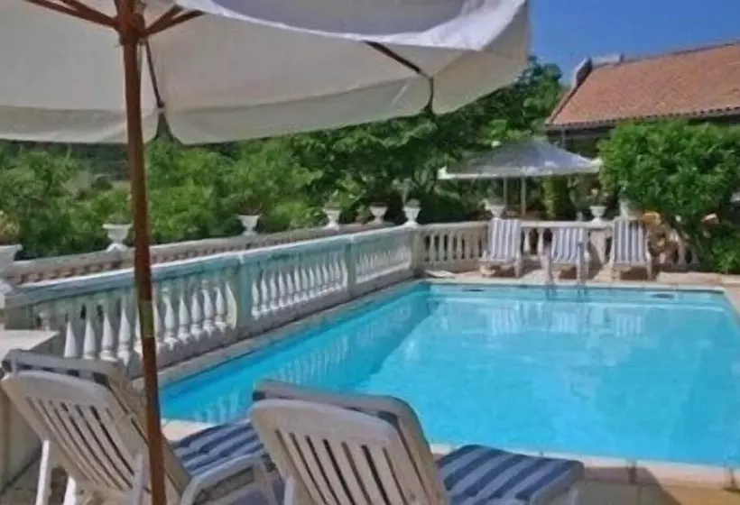 ホテル Le Vieil Amandier