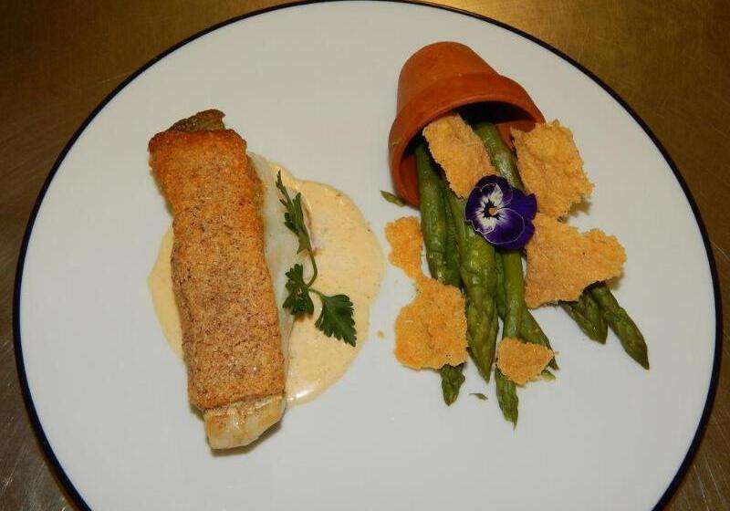 Hotell Logis   Hôtel Du Nord Et Restaurant La Table D Elisa