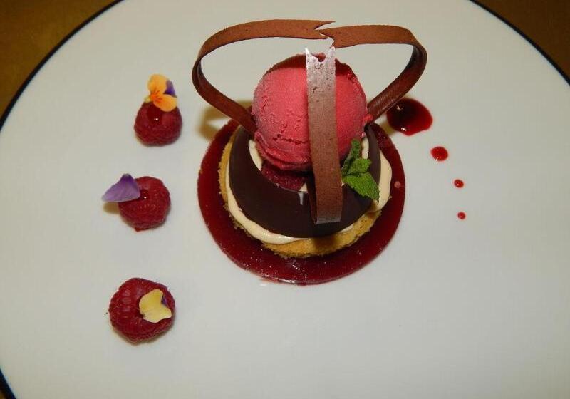 Hotell Logis   Hôtel Du Nord Et Restaurant La Table D Elisa