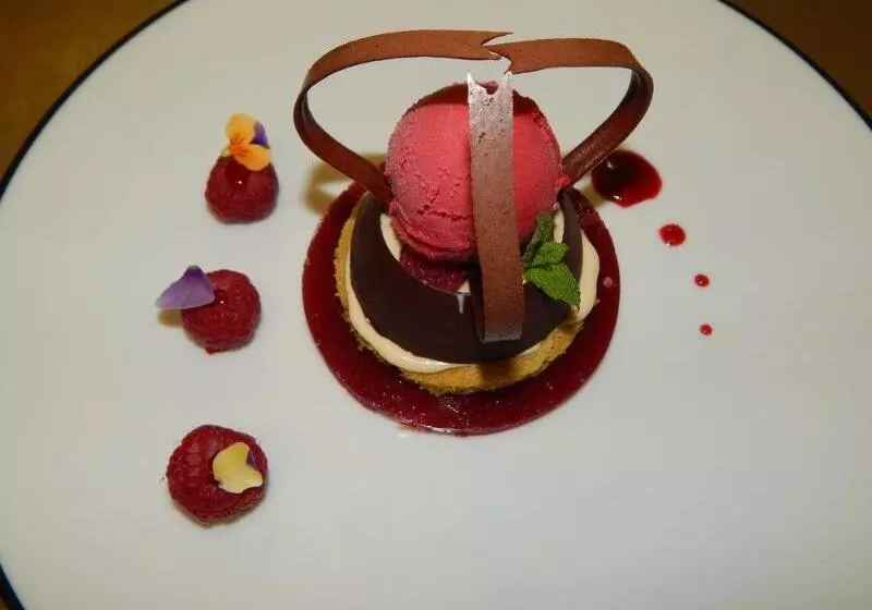 Hotell Logis   Hôtel Du Nord Et Restaurant La Table D Elisa