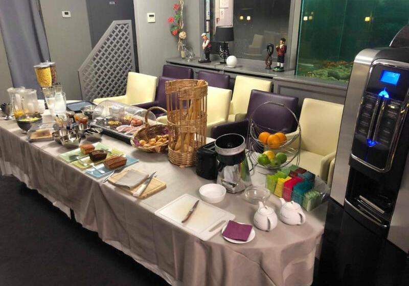 Hotell Logis   Hôtel Du Nord Et Restaurant La Table D Elisa