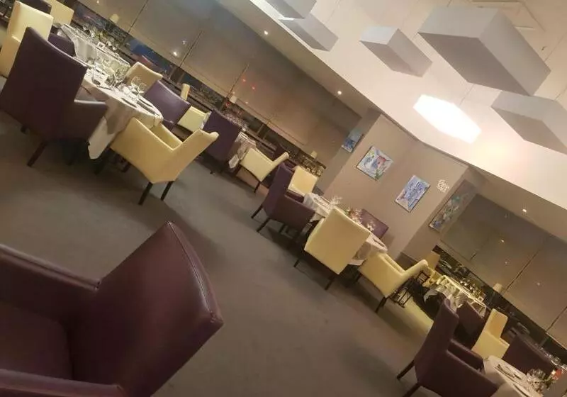 Hotell Logis   Hôtel Du Nord Et Restaurant La Table D Elisa