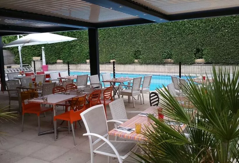 Отель Logis Le Relais De Sassenage