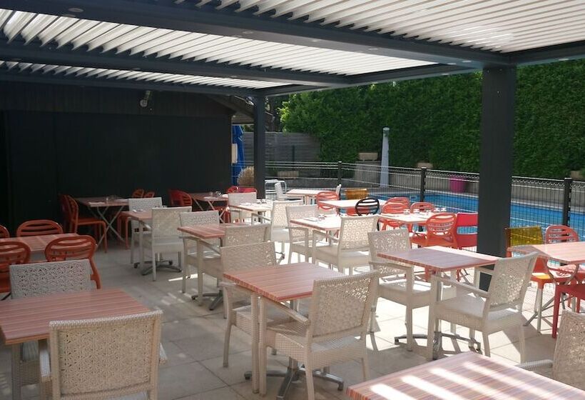 فندق Logis Le Relais De Sassenage