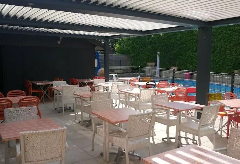 Отель Logis Le Relais De Sassenage