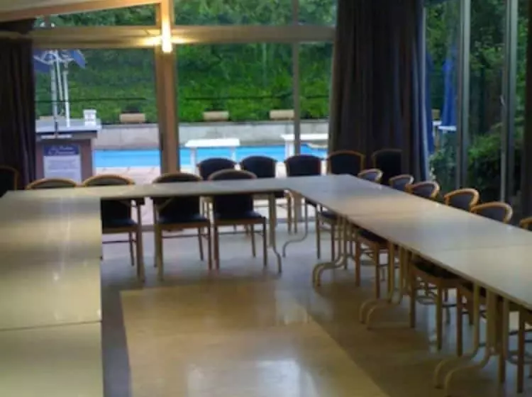 Отель Logis Le Relais De Sassenage