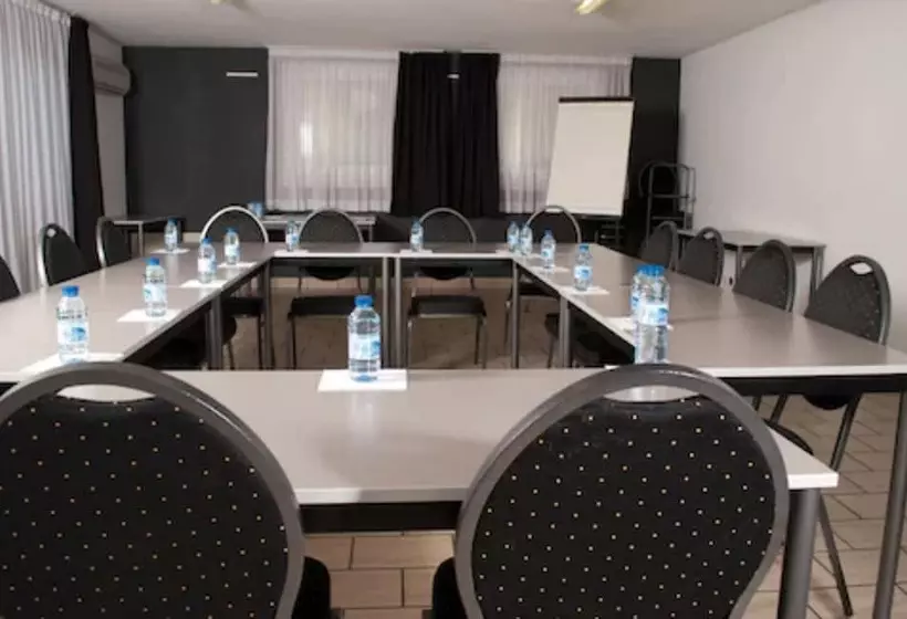 Отель Logis Le Relais De Sassenage