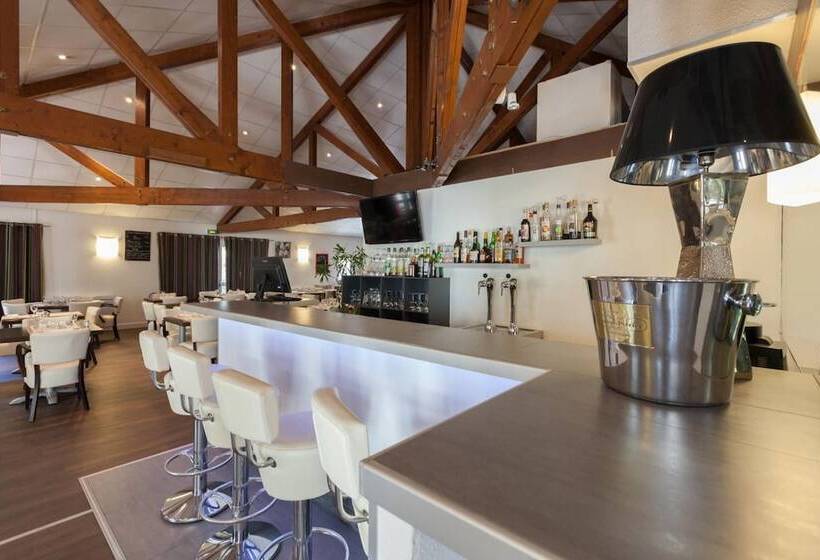 Отель Logis Le Relais De Sassenage