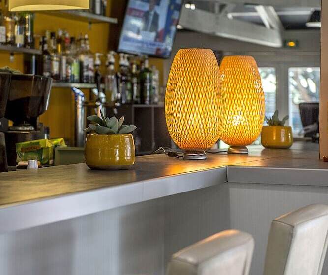 Отель Logis Le Relais De Sassenage