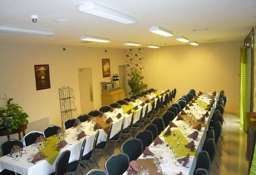 Logis Hotel Des Portes De Meuse