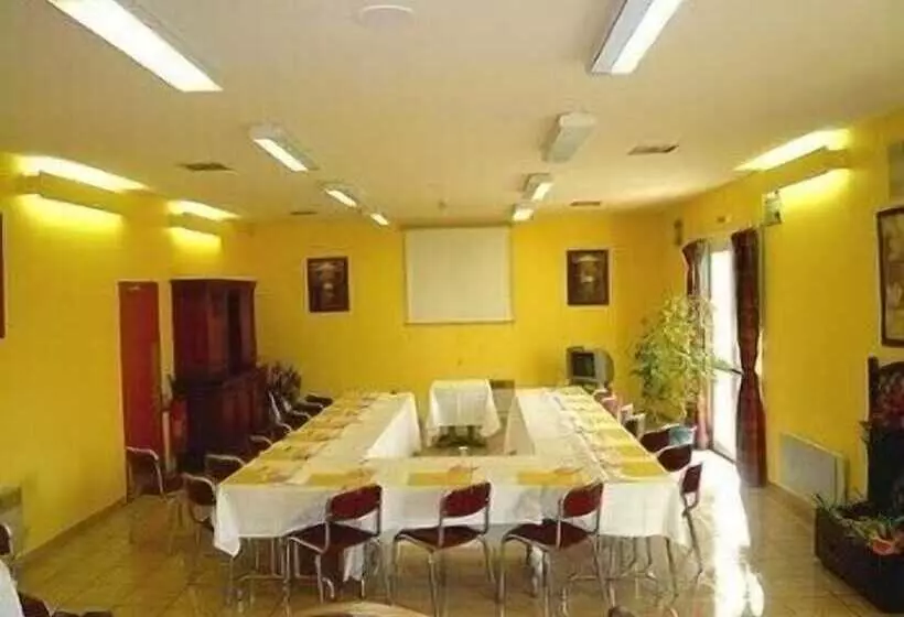 Logis Hotel Des Portes De Meuse