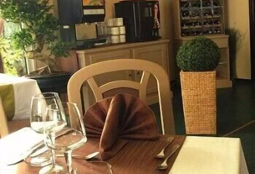 Logis Hotel Des Portes De Meuse