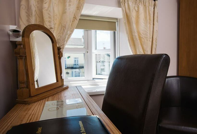 فندق The Coach House