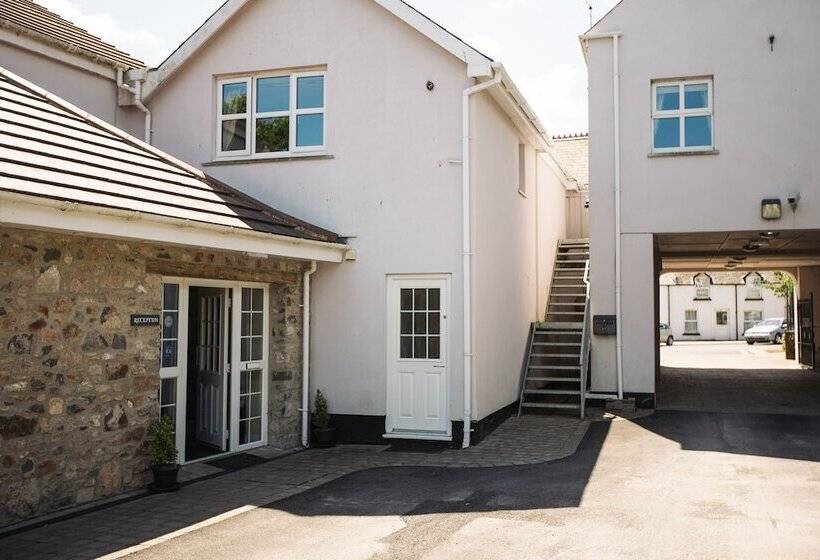 فندق The Coach House