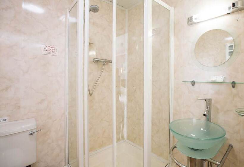 فندق The Coach House