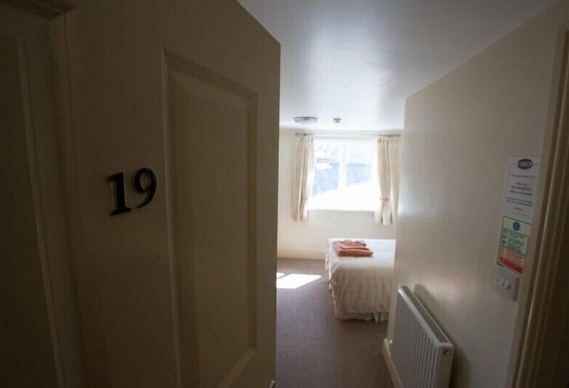 فندق The Coach House