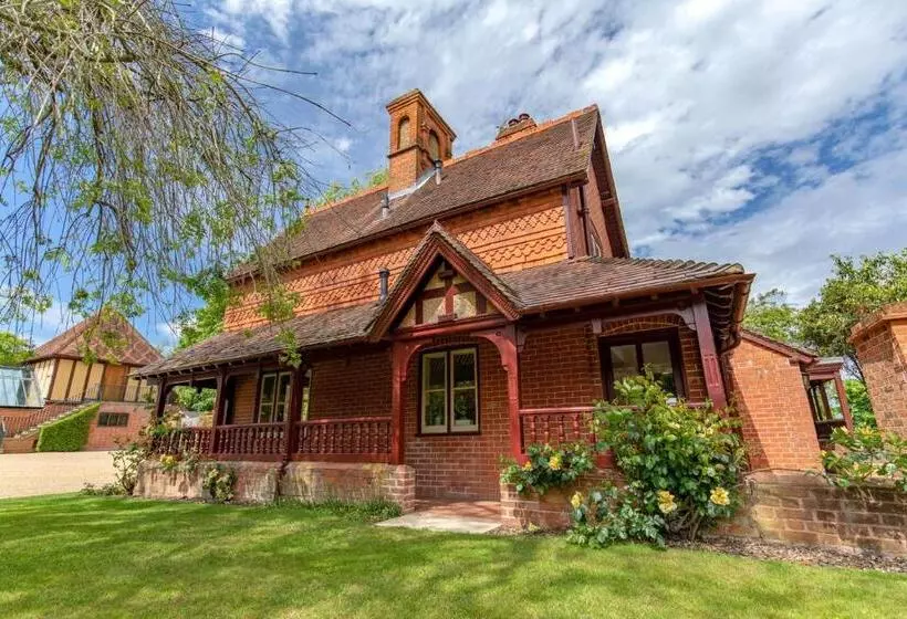 فندق The Five Arrows