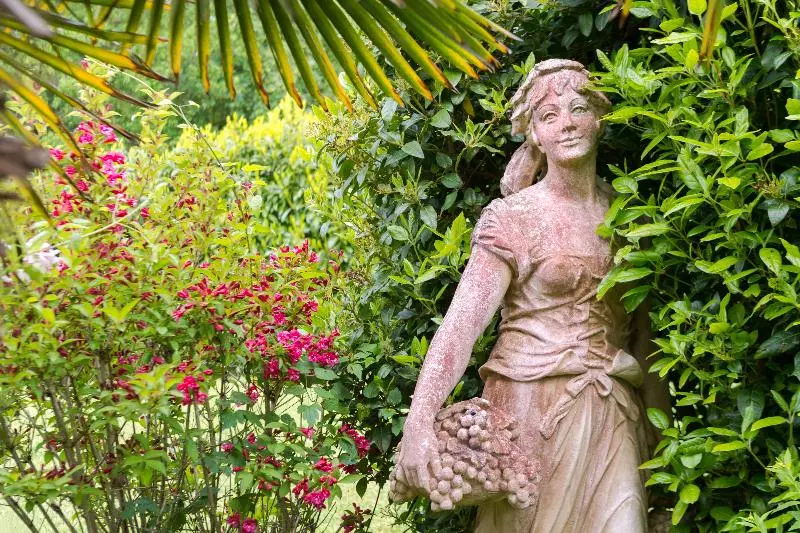 Отель The Originals Tours Sud Pic Epeiche