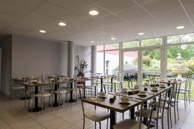 Отель The Originals Tours Sud Pic Epeiche