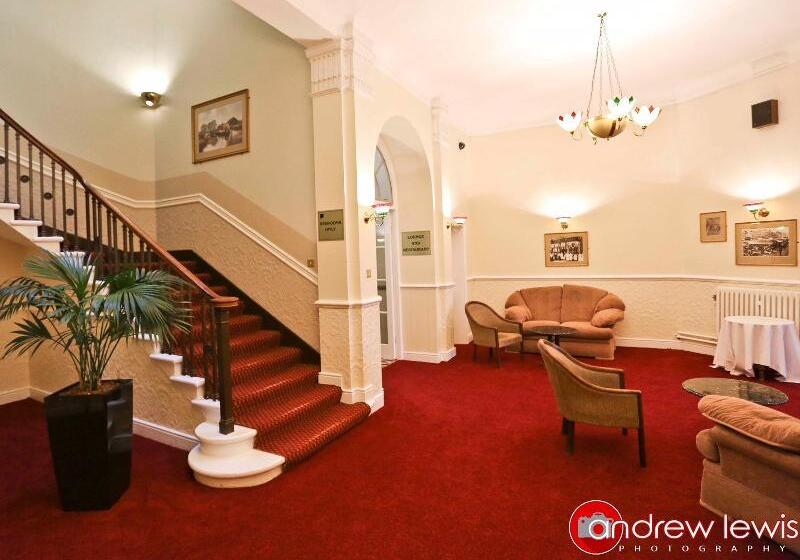 هتل The Station Apart