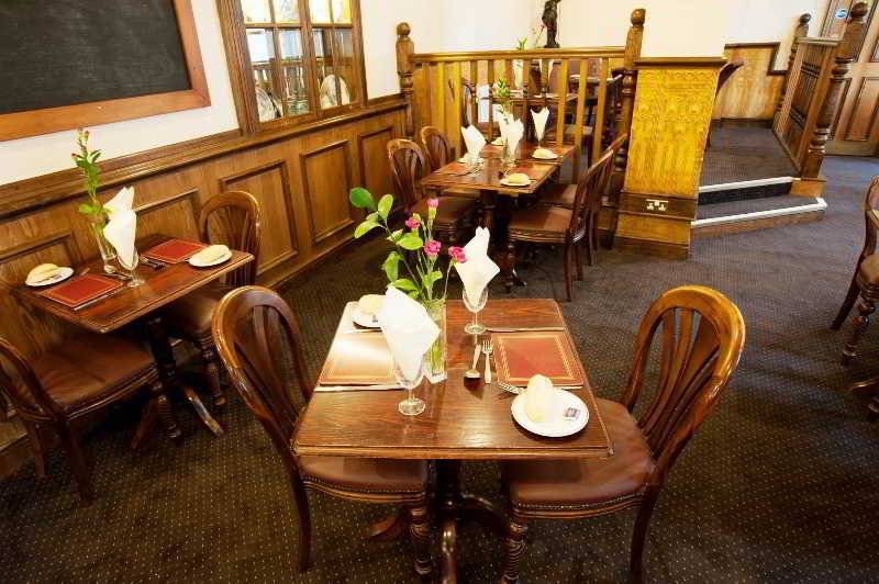 هتل The Station Apart