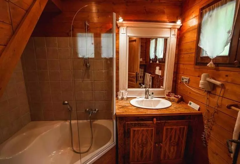 Les Chalets De La Serraz