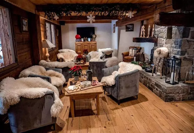 Les Chalets De La Serraz