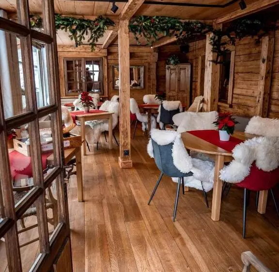 Les Chalets De La Serraz