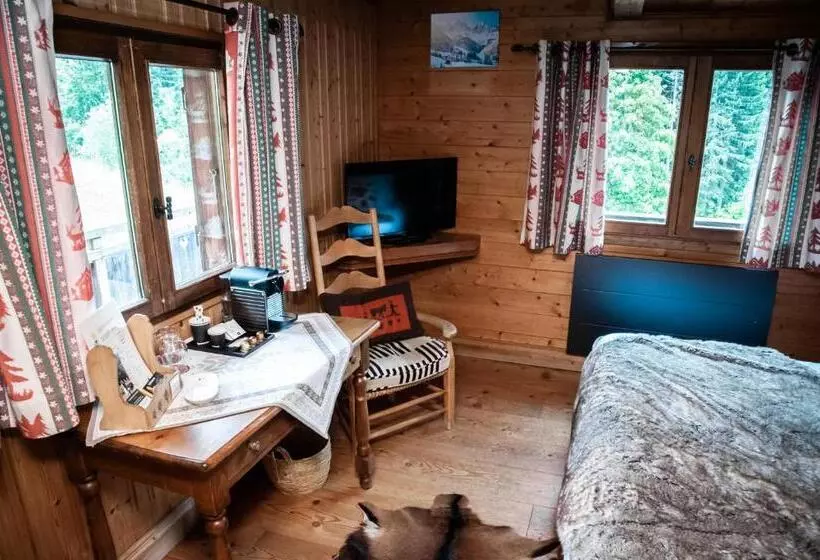 Les Chalets De La Serraz