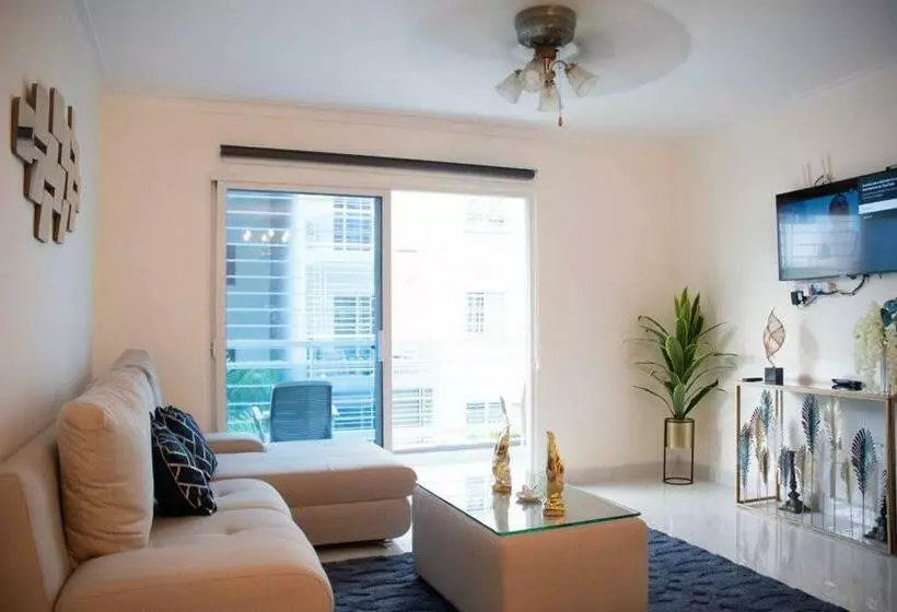 New! Luxurious 3 Bed Apart/20 Min To The Beach